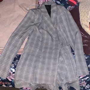 This can be worn as a blazer or a dress. Very fashionable and chill